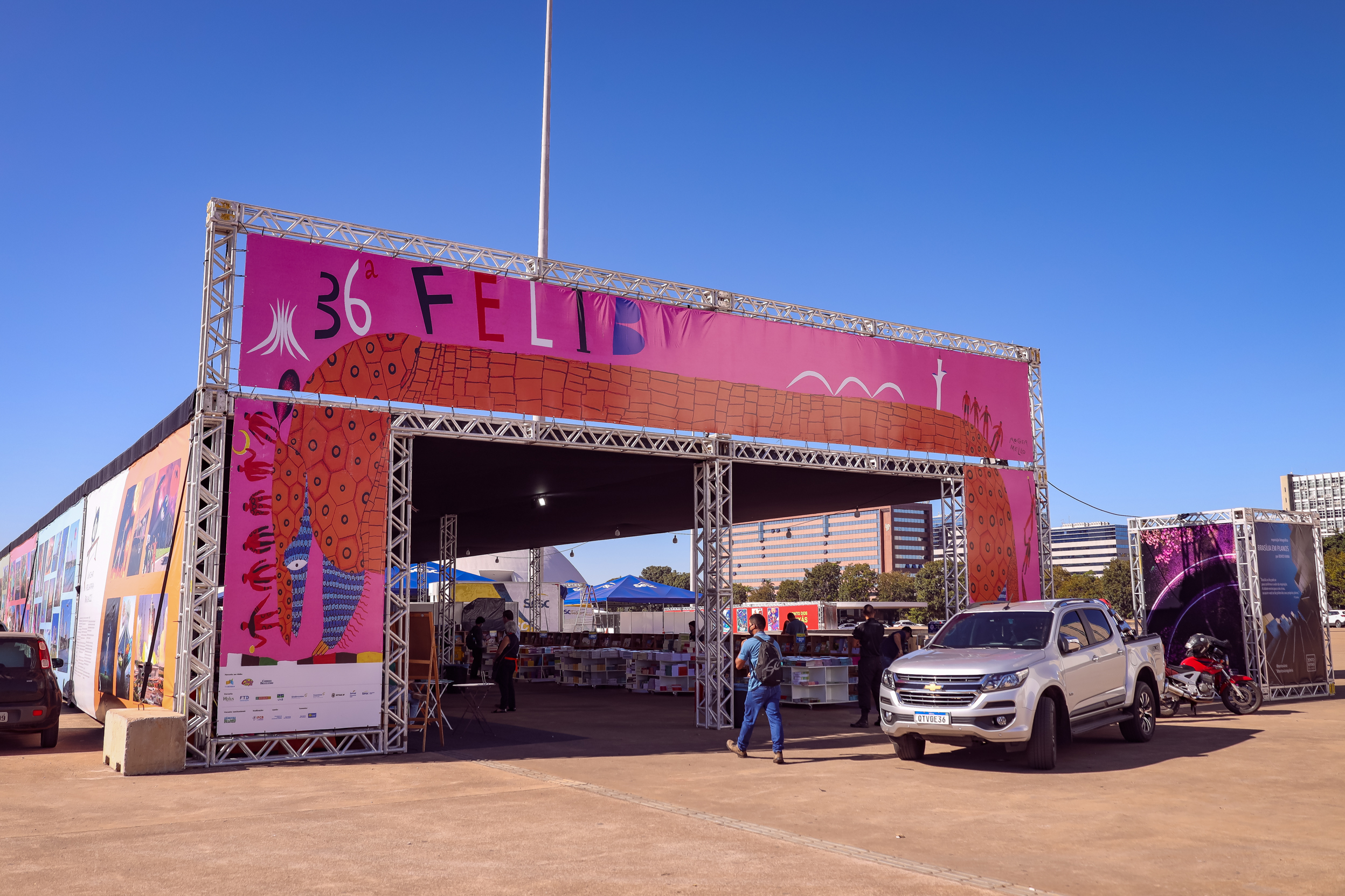 001_FeLiB_CVR_8565